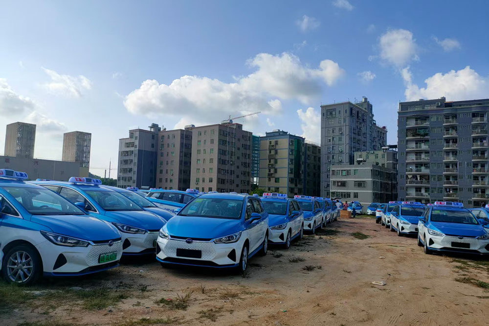 深圳2000台出租车LED智能顶灯换装升级交付案例 深圳2000台出租车LED智能顶灯换装升级交付案例